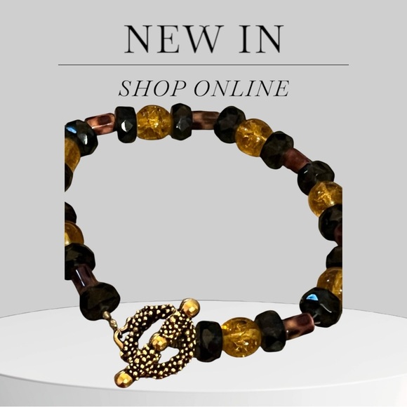 Elegant Beaded Bracelet with Gold Accents - Picture 1 of 3